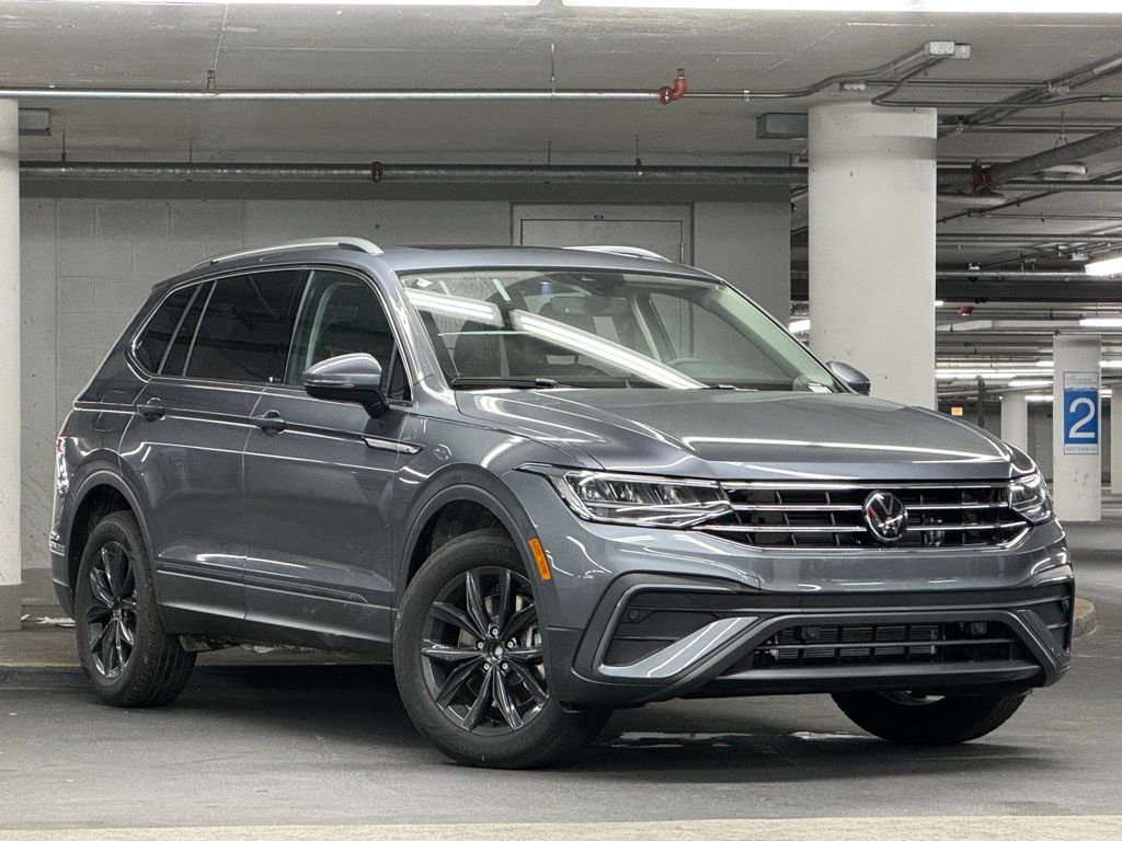 2024 Volkswagen Tiguan 2.0T SE 2