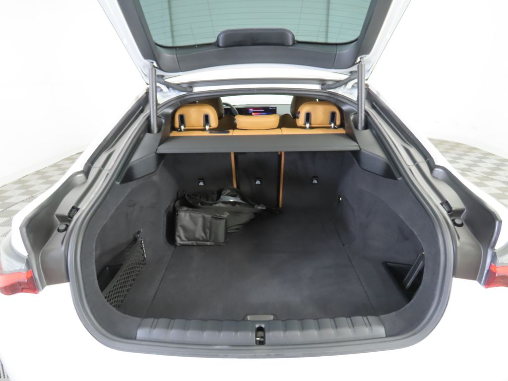 Thumbnail: 2025 BMW i4 - 27