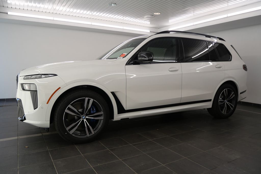 2025 BMW X7 M60i 2