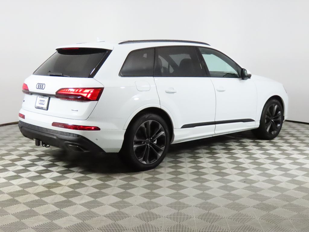 Thumbnail: 2026 Audi Q7 - 5