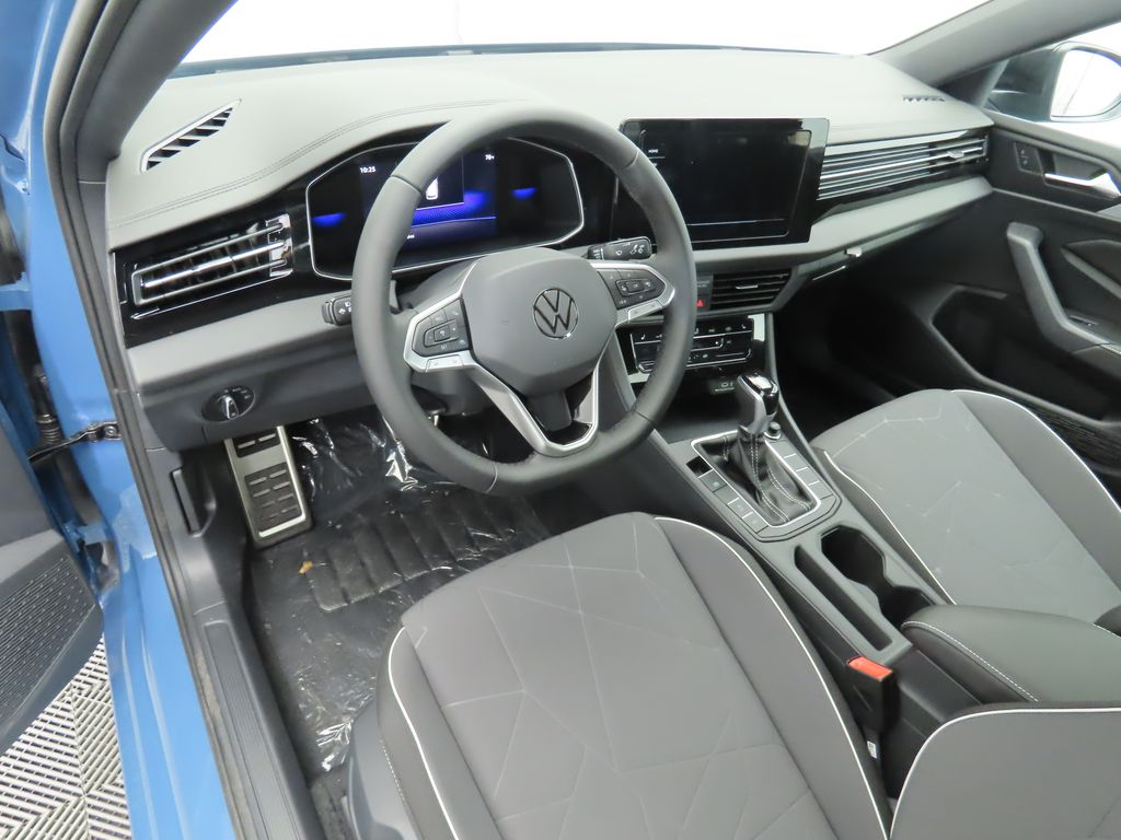 Thumbnail: 2025 Volkswagen Jetta - 10