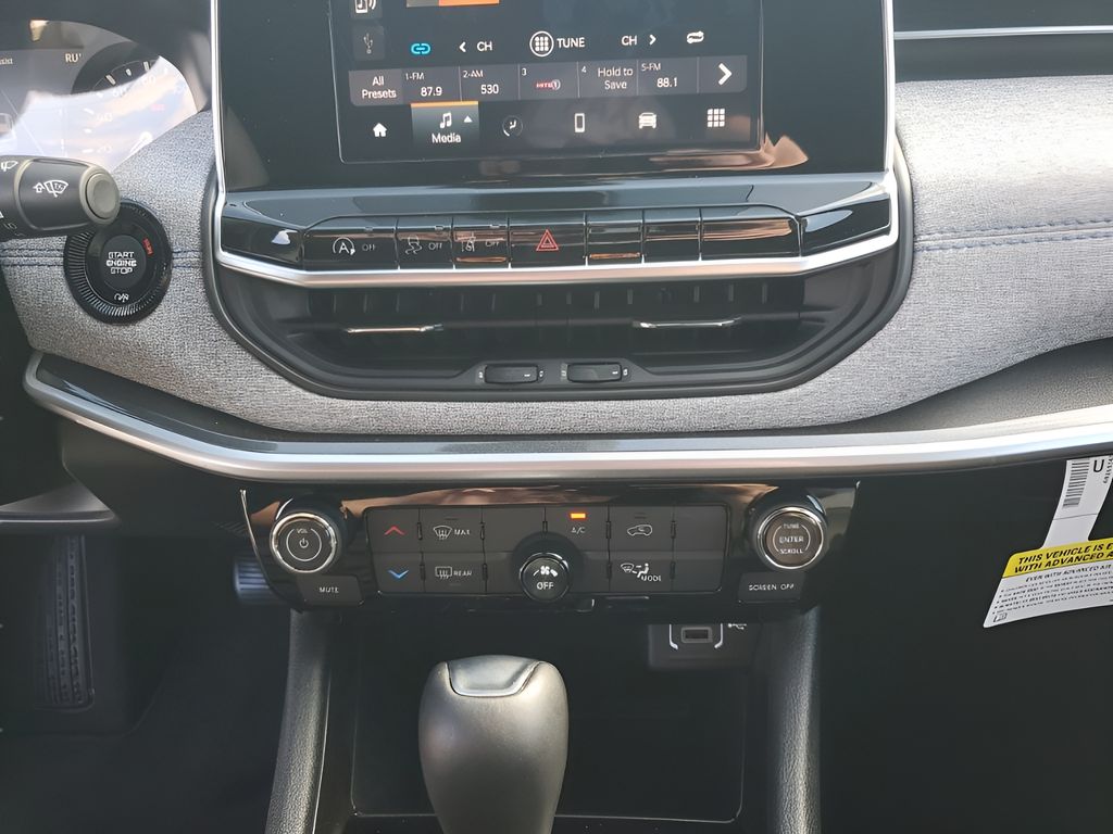 New 2026 Black Jeep Latitude image 39