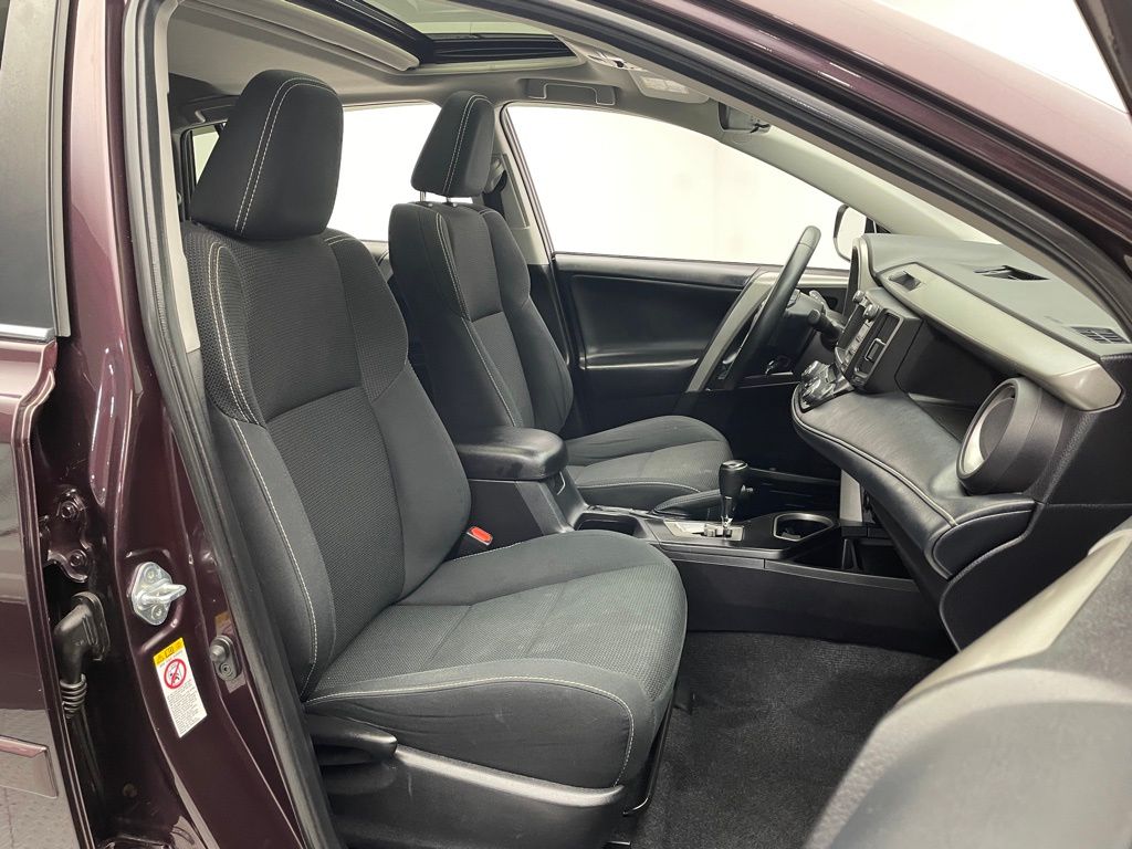 2018 Toyota RAV4 XLE 17