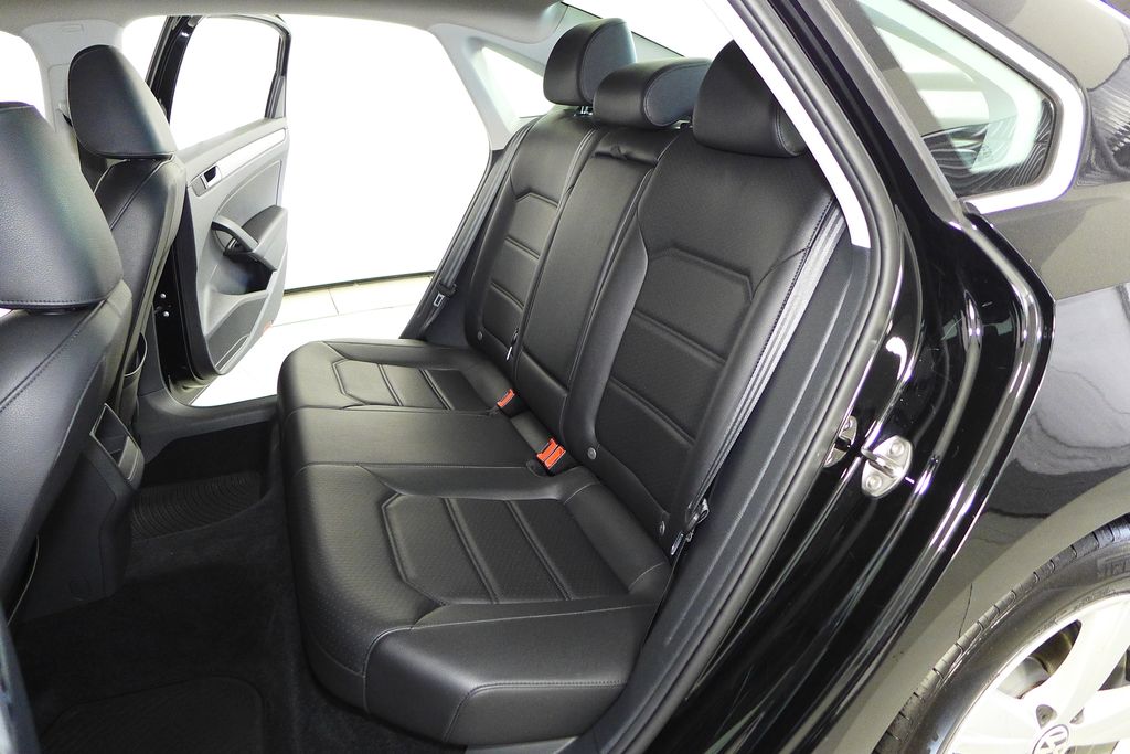 Thumbnail: 2015 Volkswagen Passat - 20