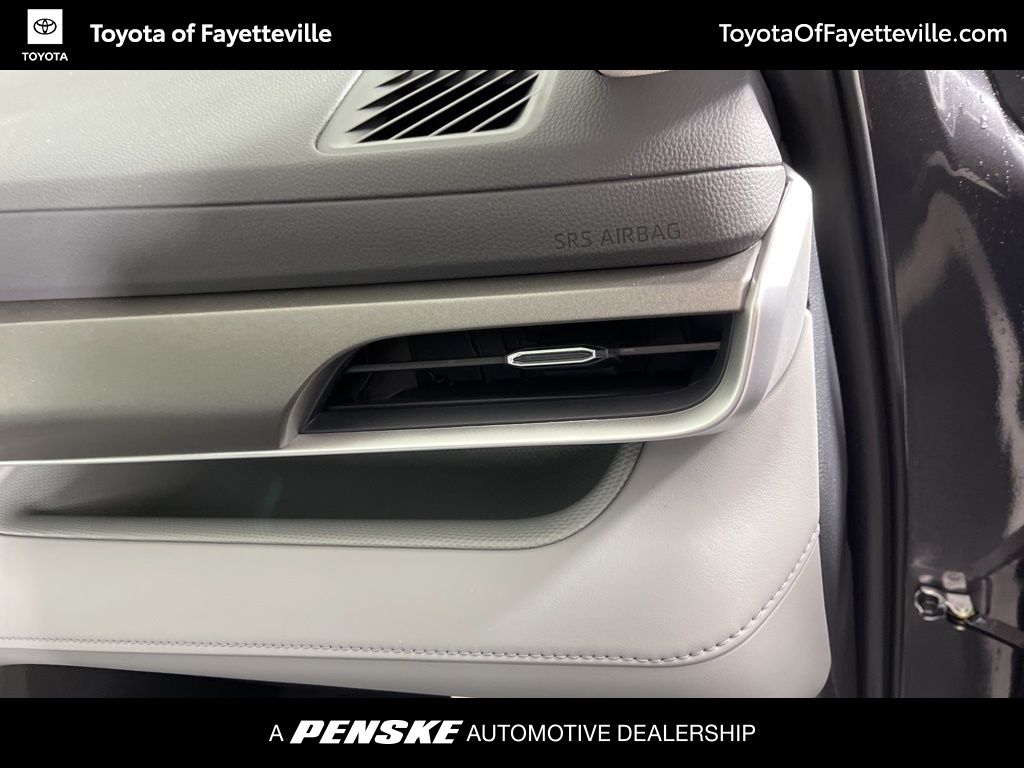 2025 Toyota Highlander XLE 24