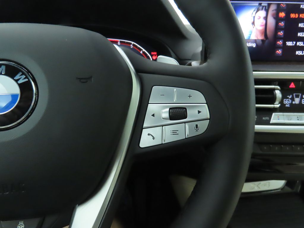 Thumbnail: 2025 BMW X4 - 12