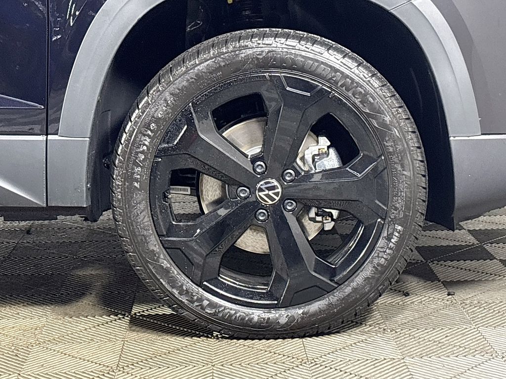 2025 Volkswagen Taos 1.5T SE Black