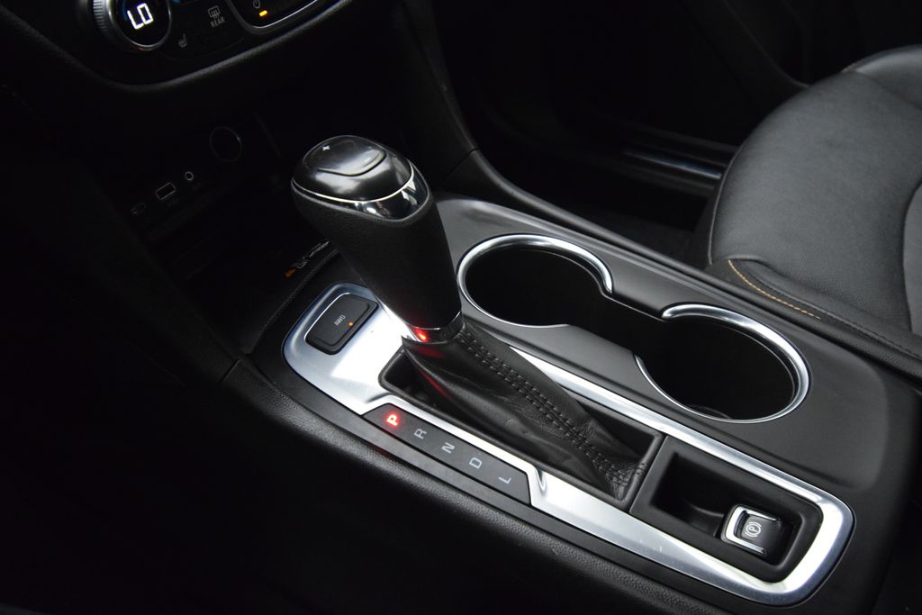 used 2021 Chevrolet Equinox car, priced at $17,100