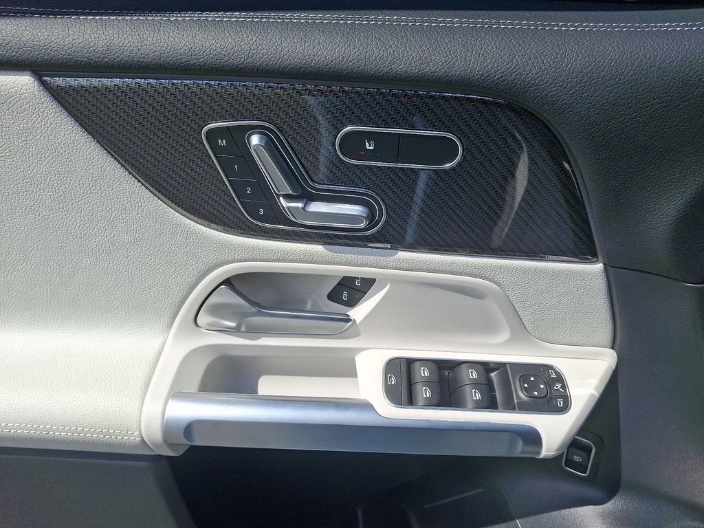 2023 Mercedes-Benz GLB 250 12