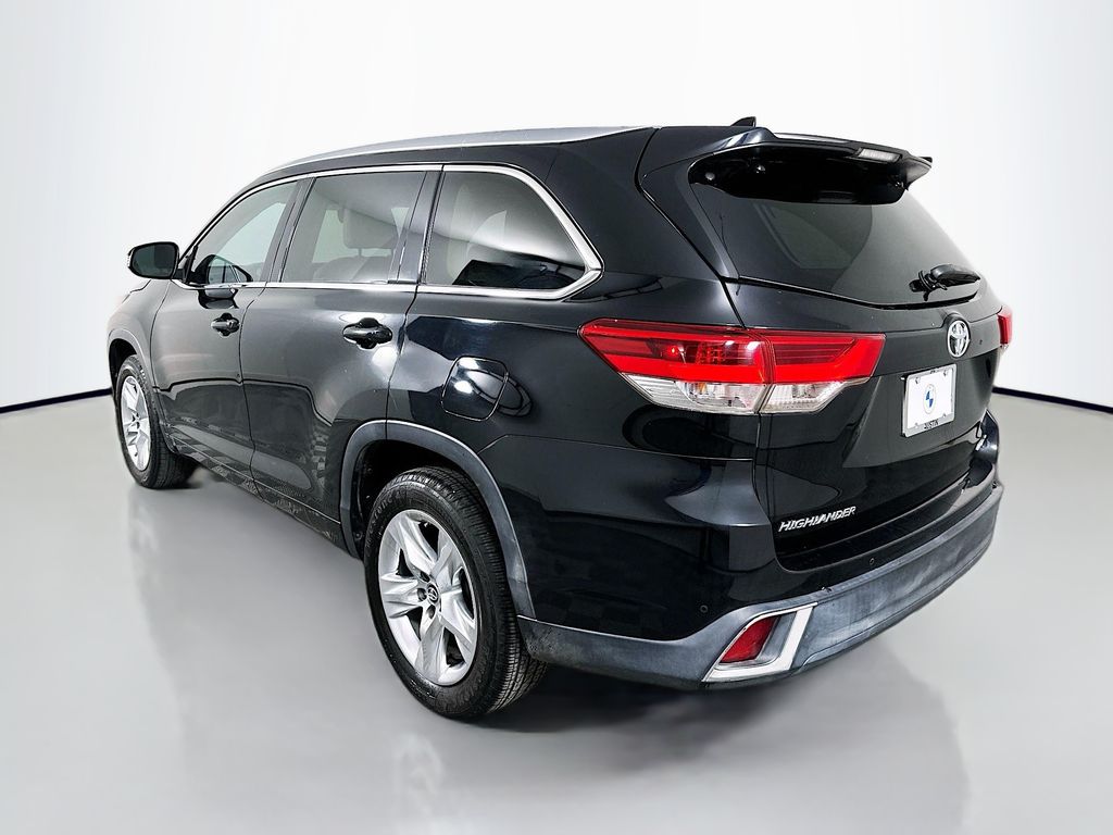 Thumbnail: 2017 Toyota Highlander - 7