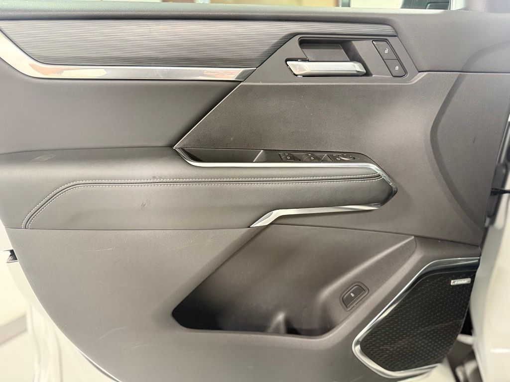 Used 2026 White GMC Elevation image 11