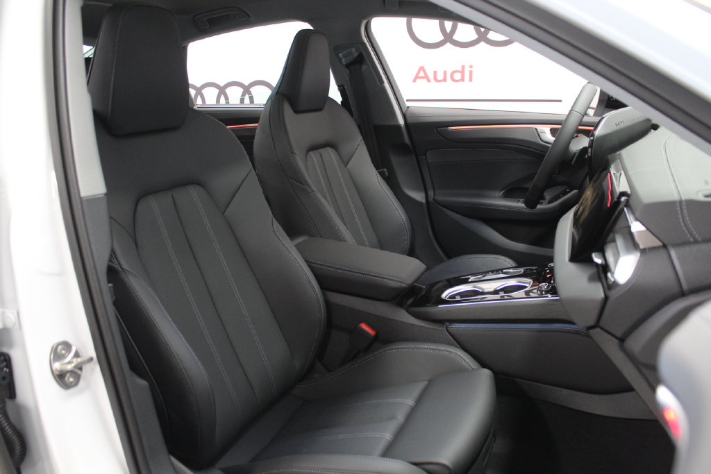 Thumbnail: 2026 Audi A6 - 32