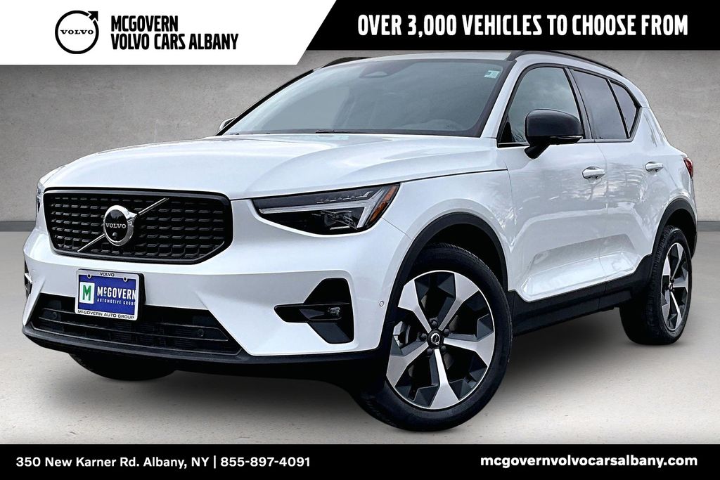 Crystal White 2026 Volvo XC40 B5 Plus AWD SUV / Crossover All-Wheel Drive Automatic