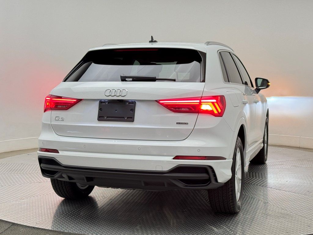 Thumbnail: 2025 Audi Q3 - 8