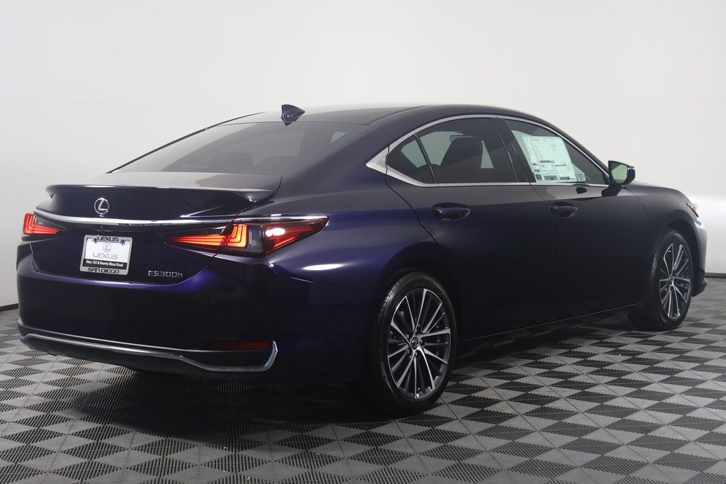 2025 Lexus ES Hybrid 300h Luxury 2