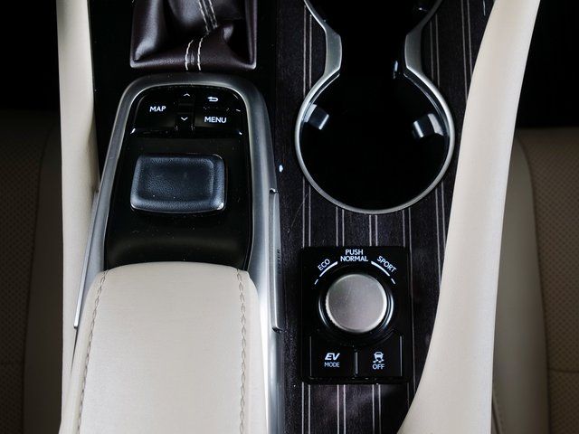 Used 2019 White Lexus 450h image 15
