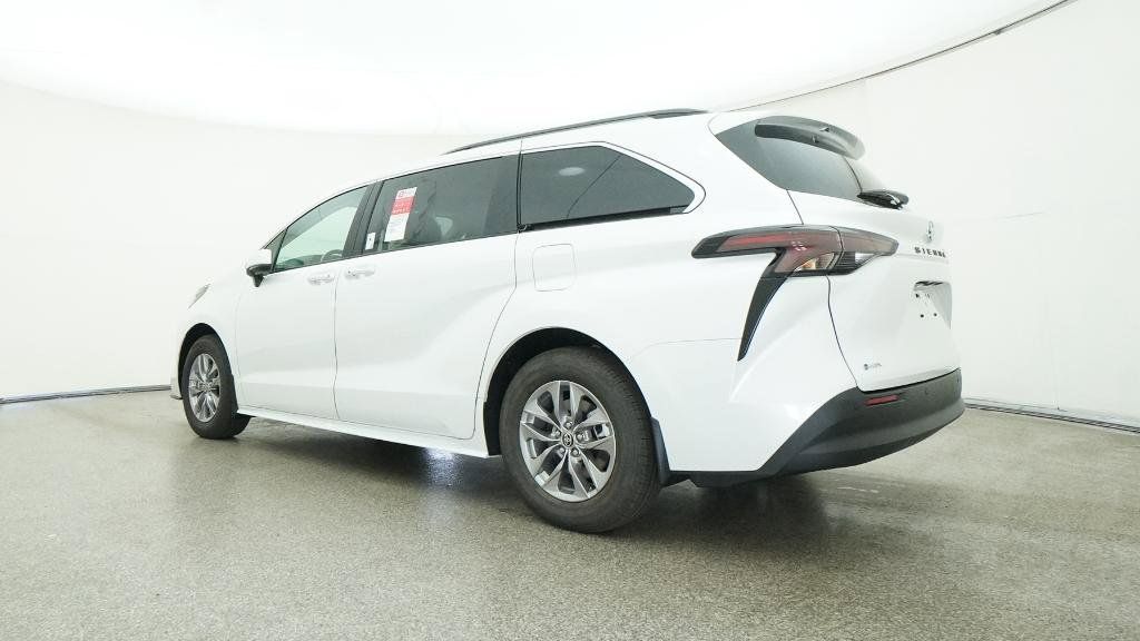 Thumbnail: 2025 Toyota Sienna - 4
