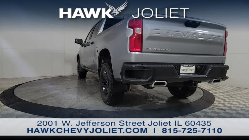 View vehicle photo 6