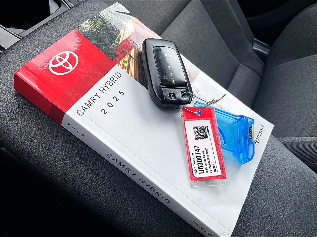 2025 Toyota Camry — photo 30