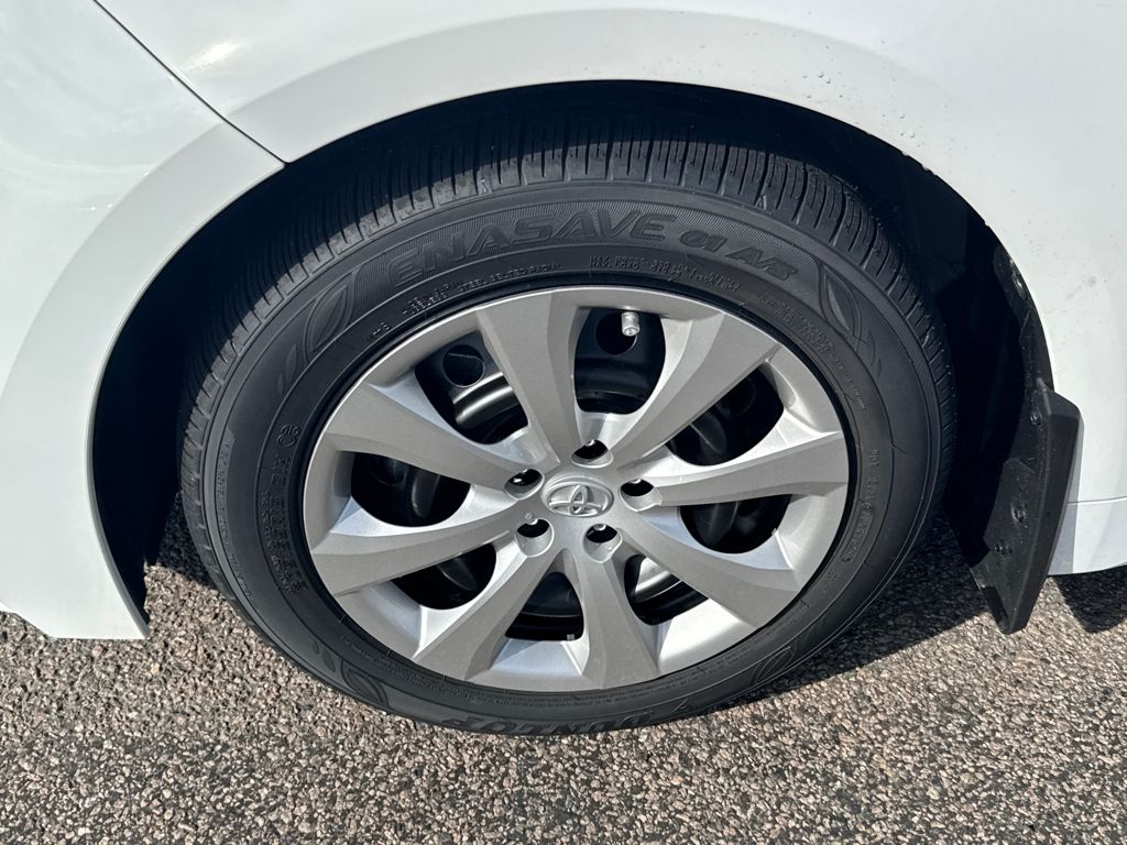 2025 Toyota Corolla LE photo 14