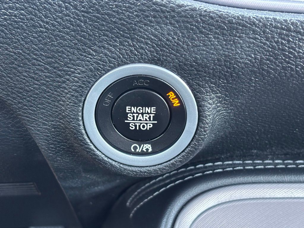 2023 Dodge Challenger SXT photo