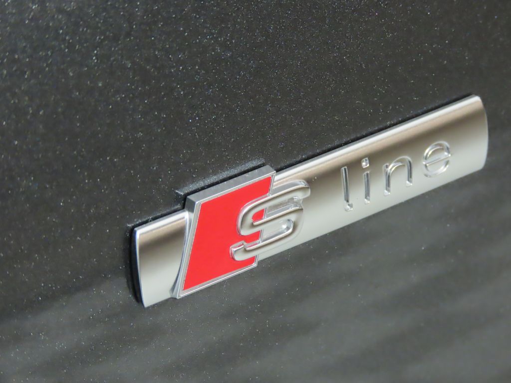 Thumbnail: 2025 Audi Q3 - 11