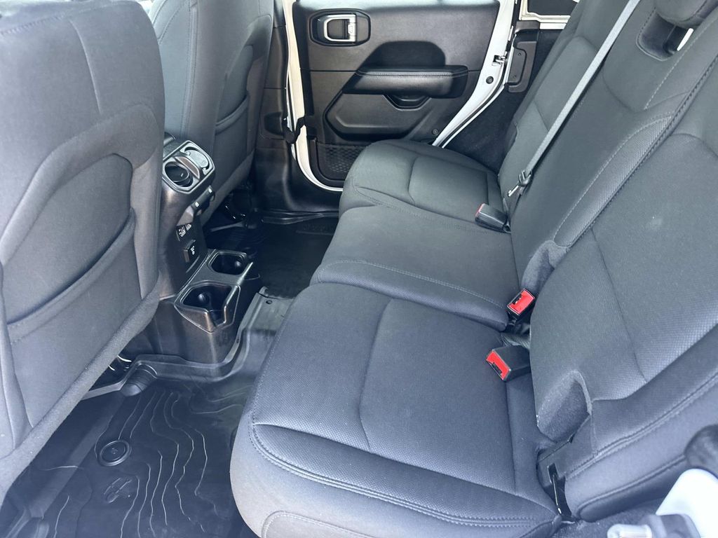 Used 2022 White Jeep Unlimited Sahara image 15