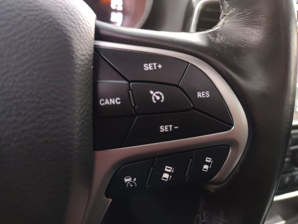 Used Car 2021 Jeep Grand Cherokee  Limited For Sale Under $30,000 In Austin, Texas