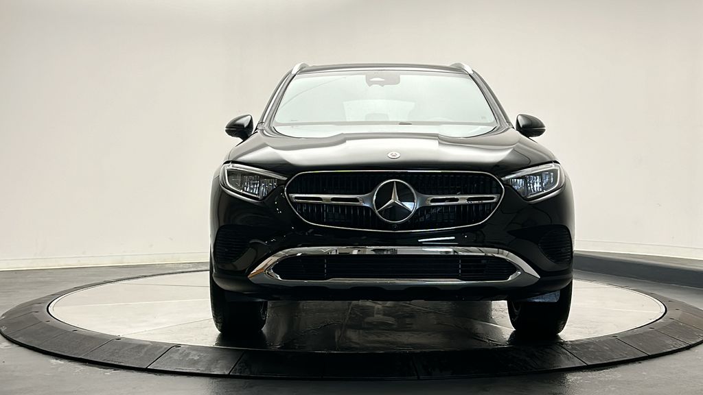 2025 Mercedes-Benz GLC 300 2