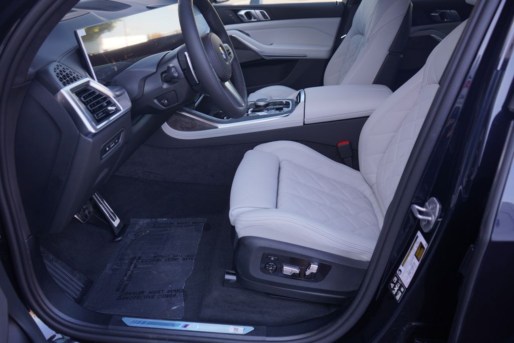 Thumbnail: 2026 BMW X7 - 9