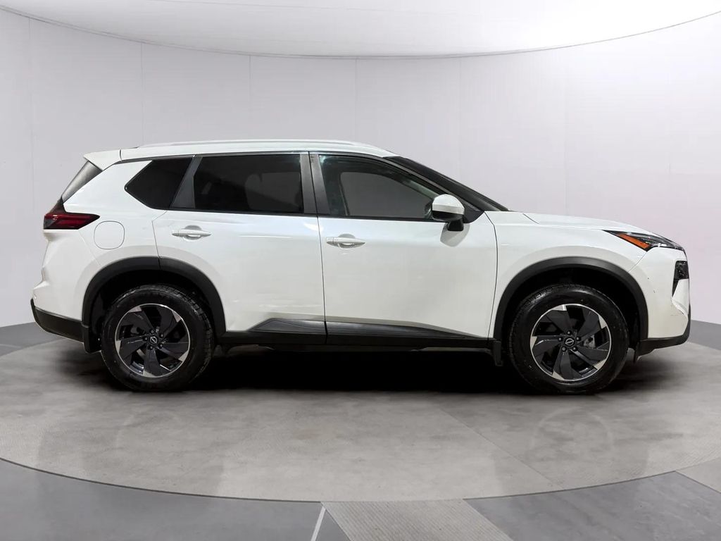 Certified Used 2024 Everest White Pearl Nissan SV image 2