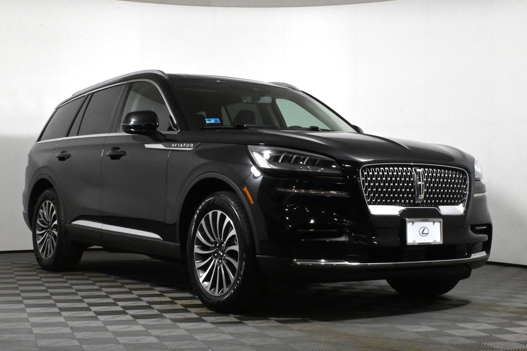 Thumbnail: 2022 Lincoln Aviator - 10