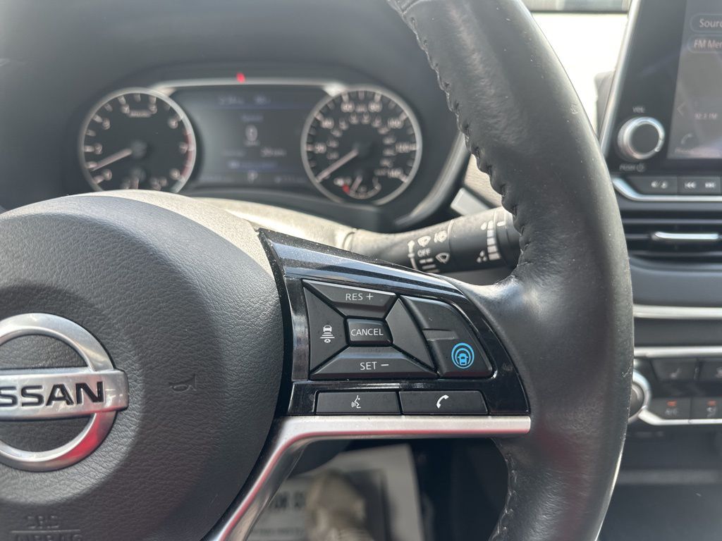 2022 Brilliant Silver Metallic Nissan Altima 2.5 SV FWD Sedan