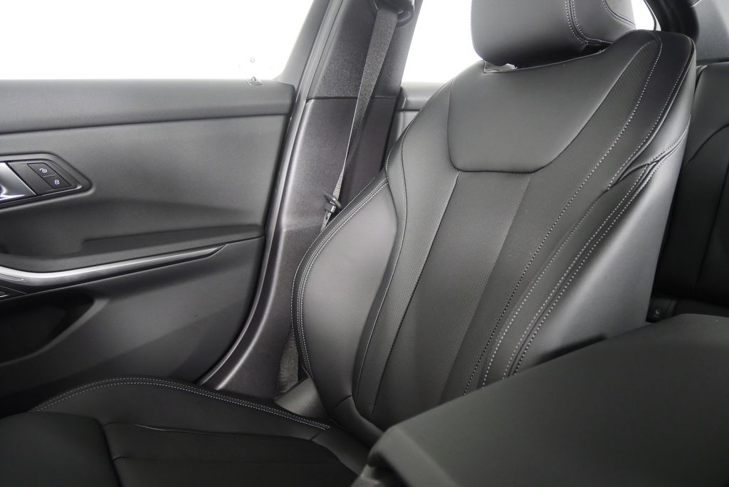 Thumbnail: 2026 BMW 3 Series - 23