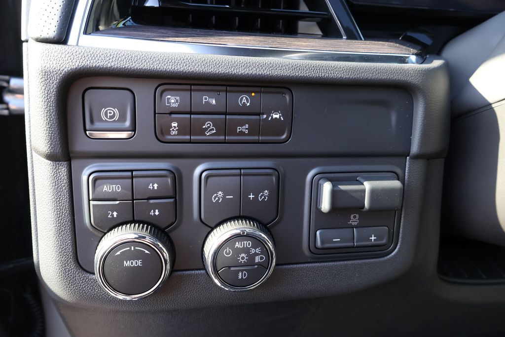 Thumbnail: 2025 Chevrolet Suburban - 21