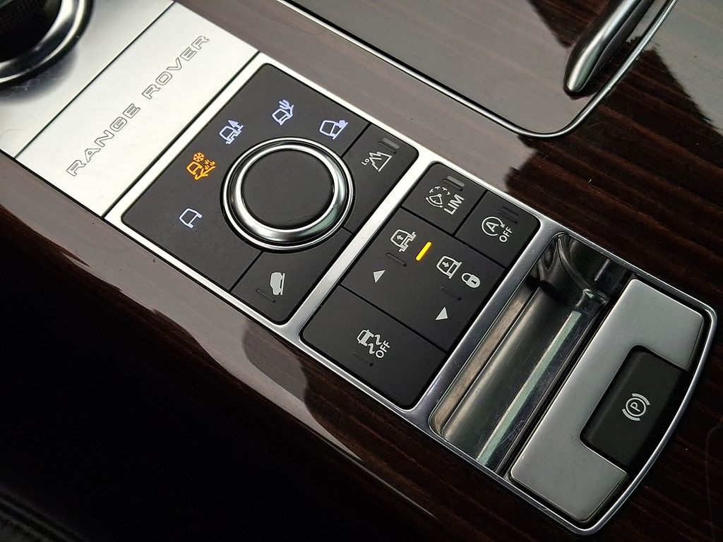Thumbnail: 2017 Land Rover Range Rover - 28