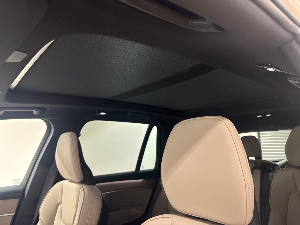 New 2026  Volvo B6 Plus 7-Seater image 16
