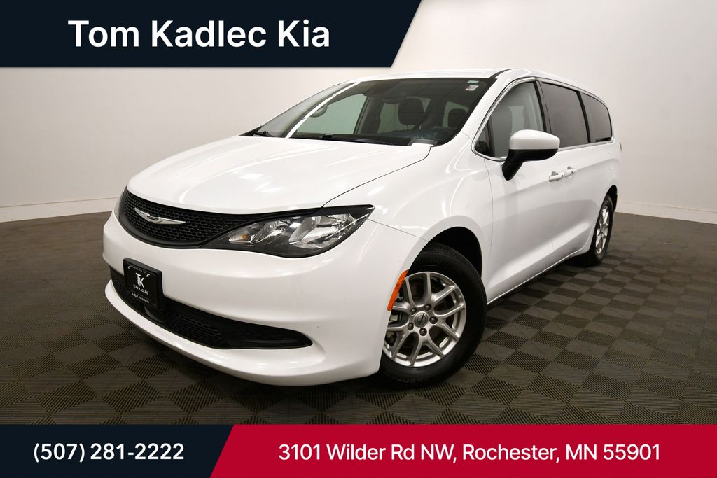 2023 Chrysler Voyager LX FWD