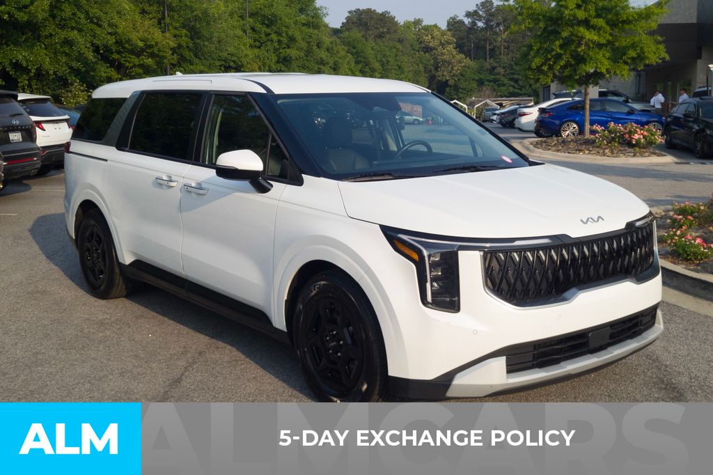 Used 2025 White Kia LXS image 3