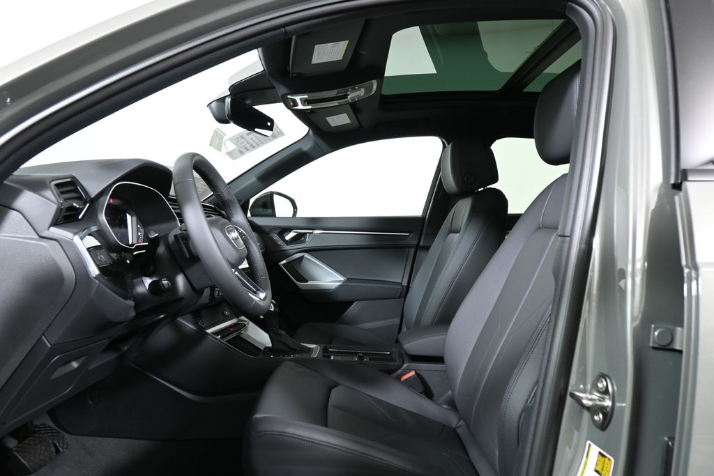 Thumbnail: 2025 Audi Q3 - 3