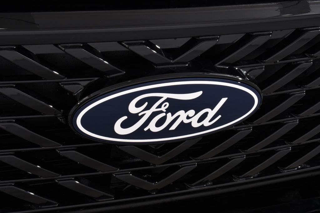New 2026 Black Ford XLT Hybrid image 20