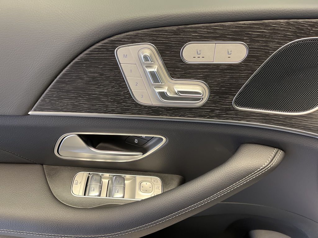 Thumbnail: 2026 Mercedes-Benz GLE - 12