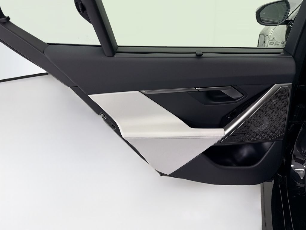 Thumbnail: 2027 BMW M5 - 25