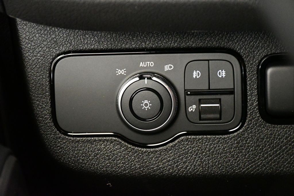 Thumbnail: 2025 Mercedes-Benz Sprinter - 15