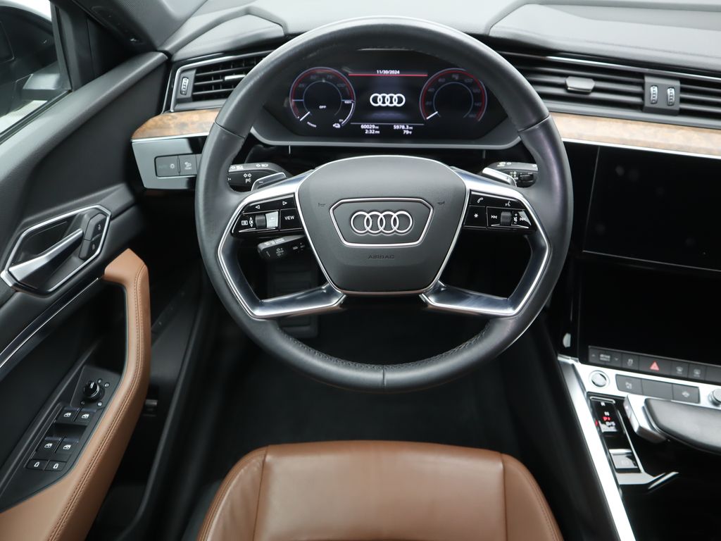 2022 Audi e-tron Premium 10