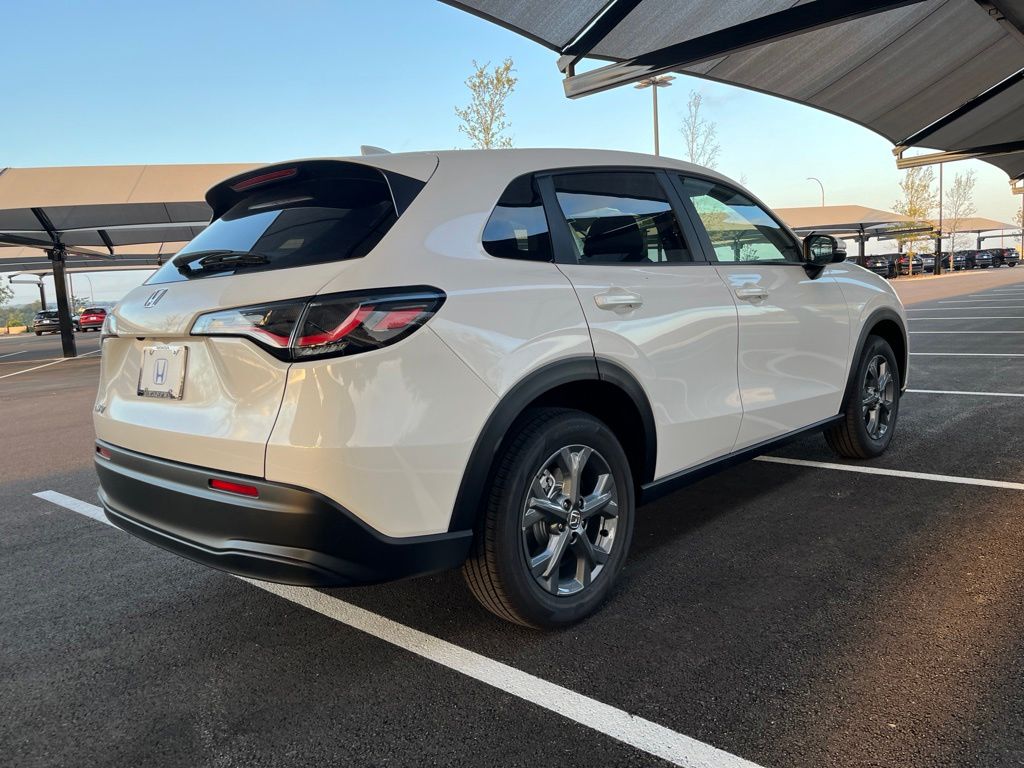 Thumbnail: 2027 Honda HR-V - 3
