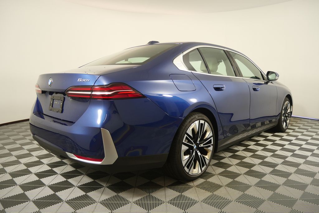Thumbnail: 2025 BMW 5 Series - 3
