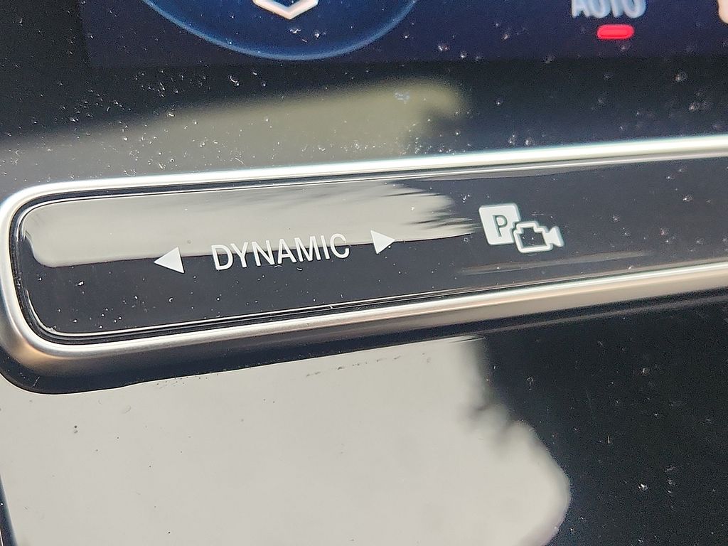 Thumbnail: 2025 Mercedes-Benz GLC - 24