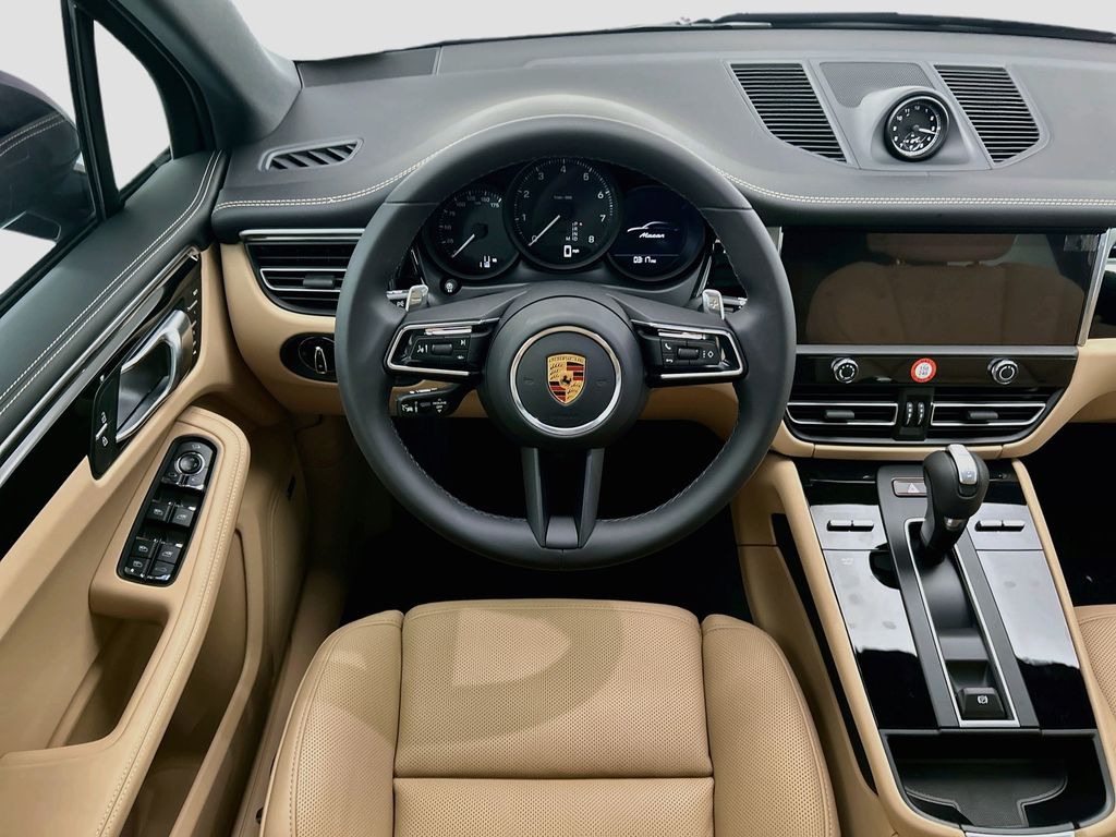 Thumbnail: 2026 Porsche Macan - 12