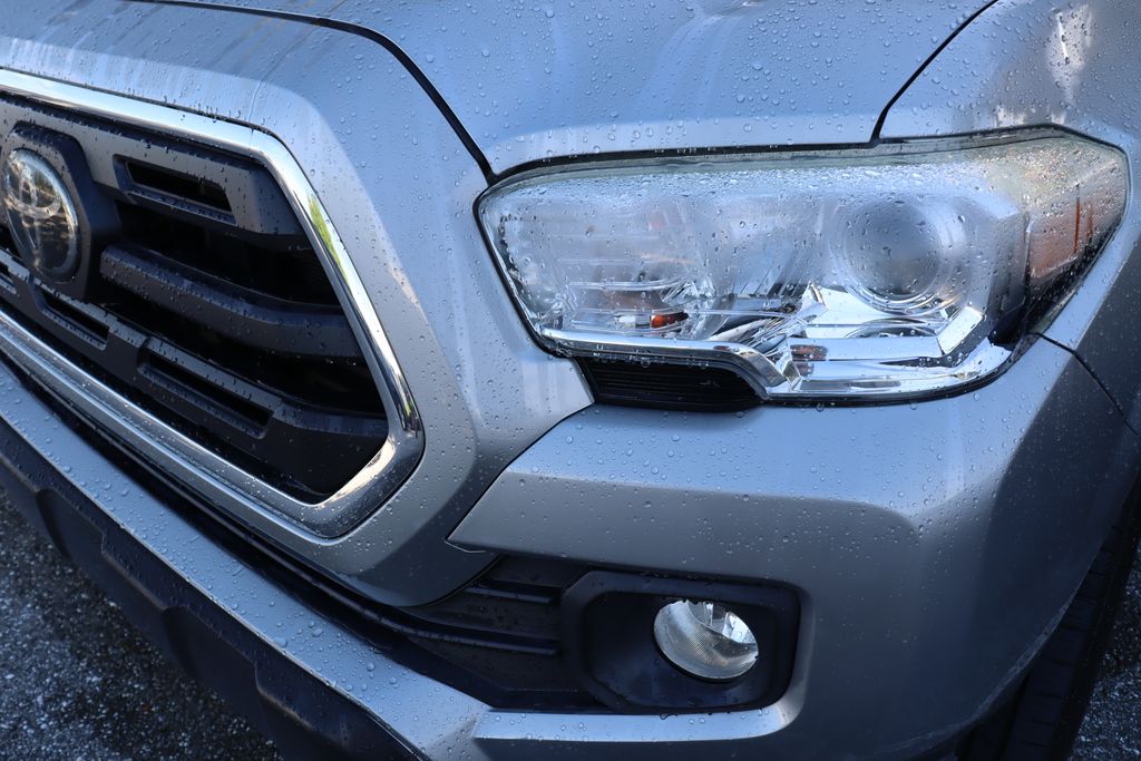 Thumbnail: 2019 Toyota Tacoma - 3